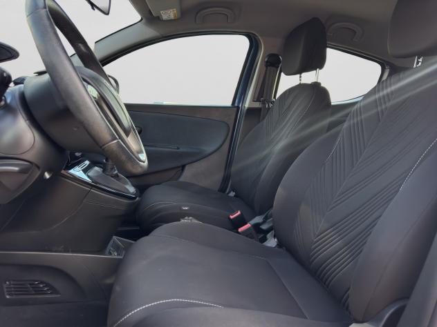 Lancia Ypsilon 1.0 70cv S&S Hybrid - Foto 10