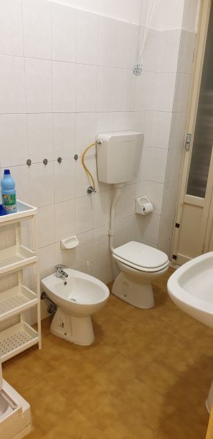 Solo per 1 ragazza posto letto in camera doppia in trilocale in Via F. Barbieri - Foto 5