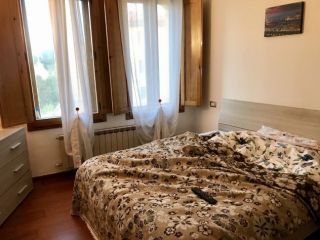 Camera ampia e luminosa per ragazza - Firenze Sud