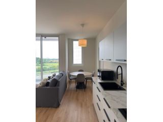 Trilocale moderno con cantina, terrazzo, posto auto, balcone