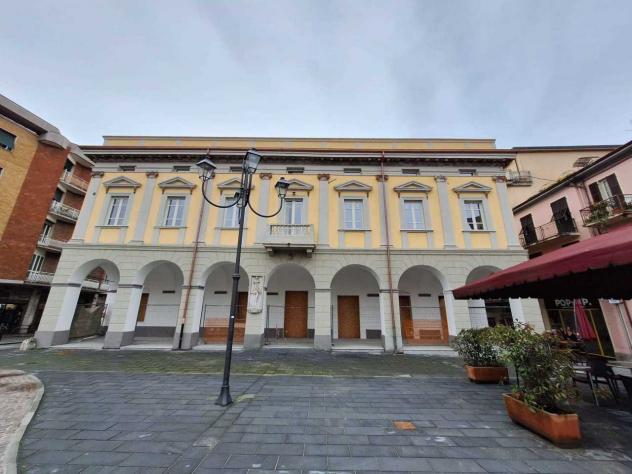 2 Vetrine in affitto a Sarzana