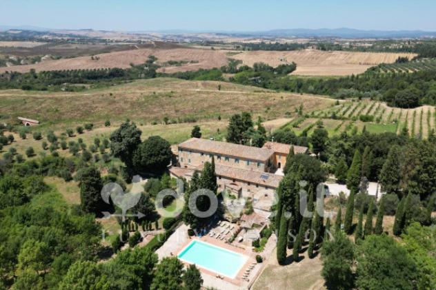 Rustico / Casale di 2200 m² con più di 5 locali e box auto in vendita a Asciano - Foto 4