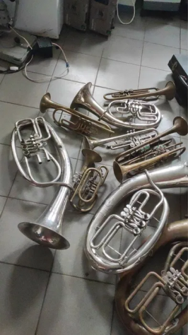 Strumenti musicali vintage e antichi a fiato per arredamento - Foto 5