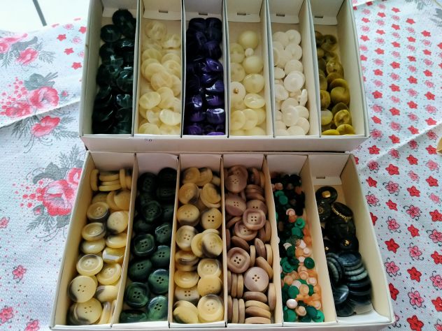 400 bottoni in STOCK - 0,25 euro cadauno