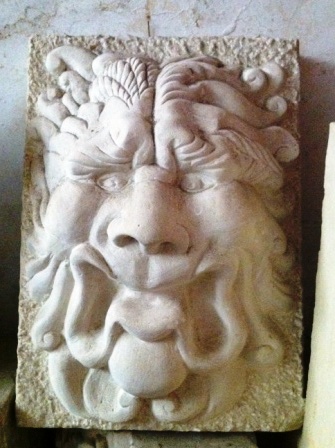 mascherone in pietra leccese