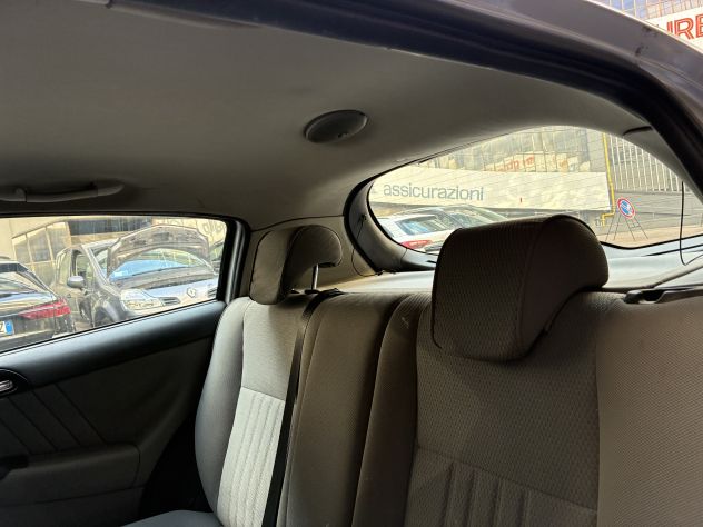 Alfa Romeo 147 JTD - Foto 3