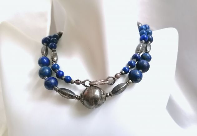 IMPORTANTE ANTICA COLLANA ETNICA IN LAPISLAZZULO ED ELEMENTI IN ARGENTO. - Foto 5