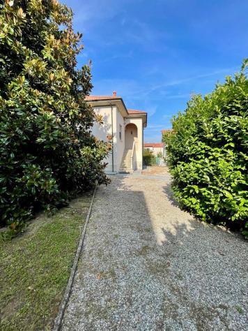 Azzate – Villetta singola con giardino privato € 285.000 – Libera subito - Foto 8