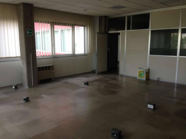 Immobile di 800 m² con più di 5 locali in affitto a Andezeno - Foto 9