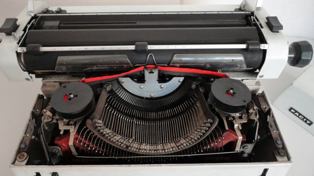 Macchina da scrivere in ghisa FACIT, Modello 1730, Anni 80 - Foto 8
