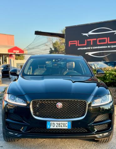 Jaguar F-Pace 2.0 D 180 CV AWD aut. Portfolio 2017 - Foto 3