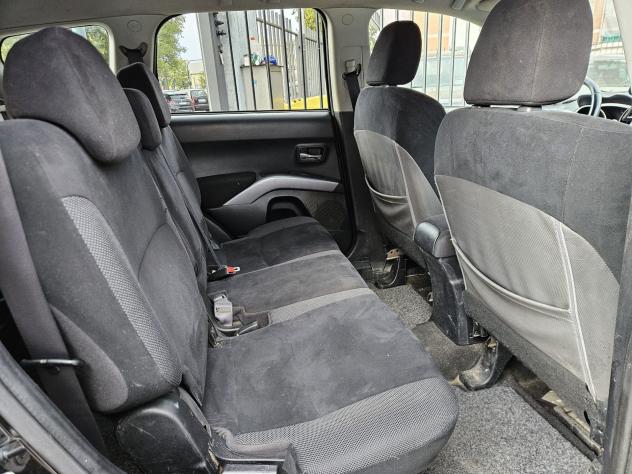 Mitsubishi Outlander Outlander 2.0 di-d 7POSTI GANCIO TRAINO - Foto 10