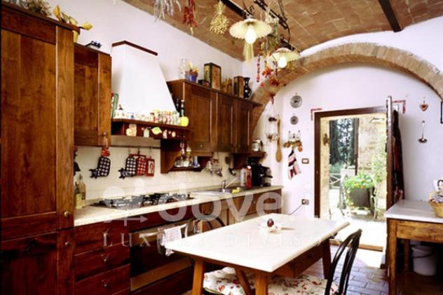 Rustico / Casale di 2200 m² con più di 5 locali e box auto in vendita a Asciano - Foto 12