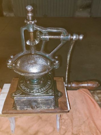 Macinino da Banco Tre Spade