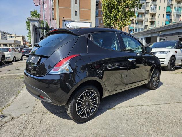Lancia Ypsilon 1.0 FireFly 70cv Hybrid - Foto 4