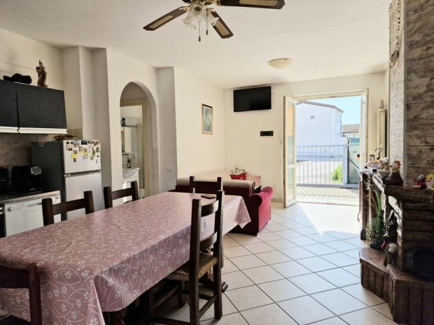 RONCHI, 700 m dal mare e vicino a tutti servizi, appartamento con giardino e ingresso indipendente facente parte di un piccolo fabbricato di recente - Foto 2