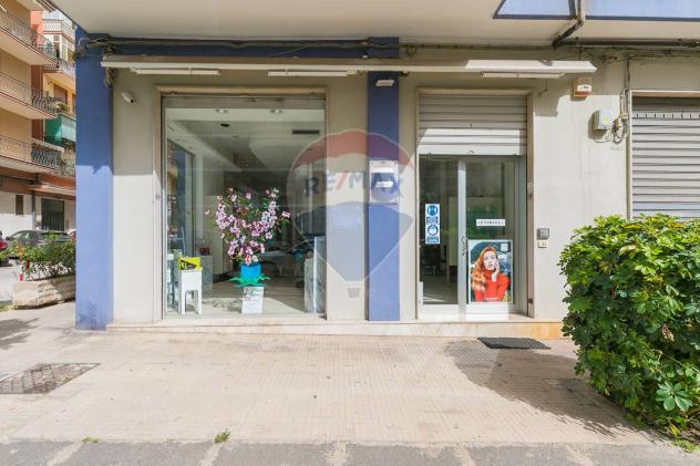 Locale Commerciale in vendita a Siracusa, Tica-tisia