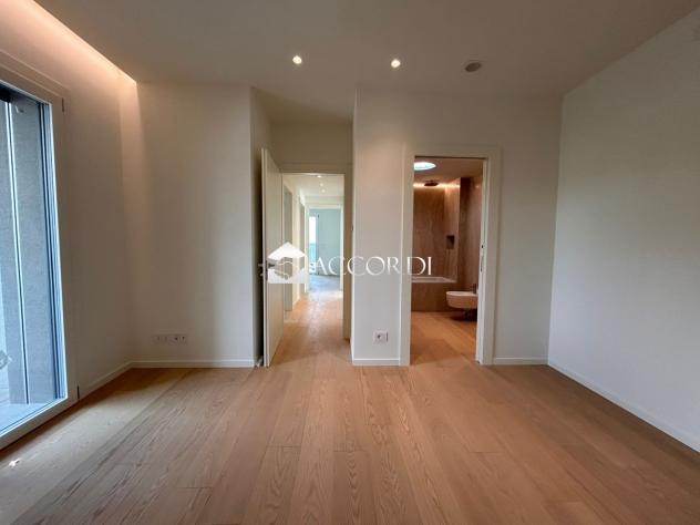APPARTAMENTO di 4 vani e di 135 mq (CONEGLIANO) rif. SM32A1_1 - Foto 17
