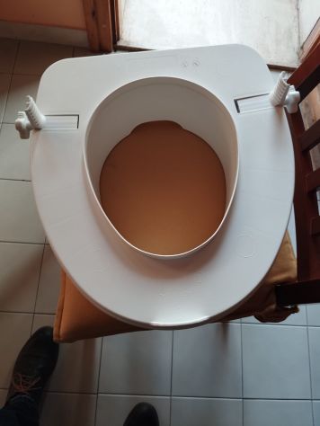 Rialzo WC universale con sistema di fissaggio - Foto 3