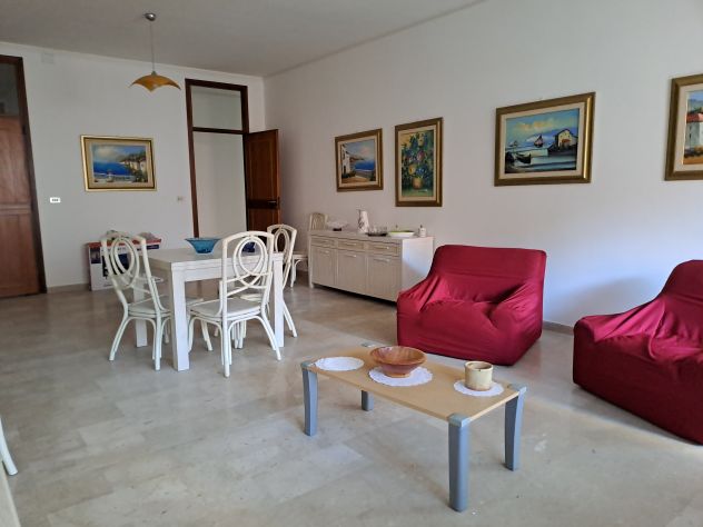 Quadrivani in zona residenziale con garage.Rif:VR240 - Foto 2