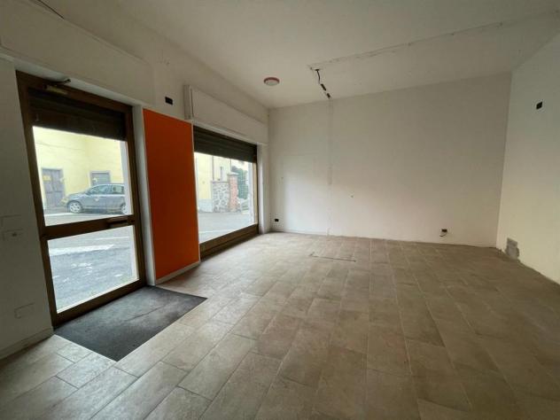 negozio con vetrina di 2 locali + antibagno e bagno.. libero subito - Foto 2