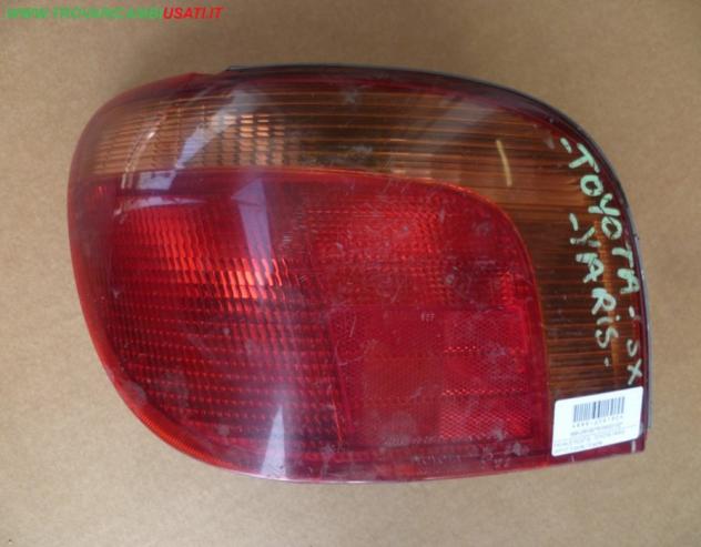 FANALE POST.S. TOYOTA YARIS (XP10) 3 porte / 5 porte  Parti elettriche  Fanaleria  Fanali  Fanale post. sx. TOYOTA - YARIS - 01-03-1999 - 01-02-2003