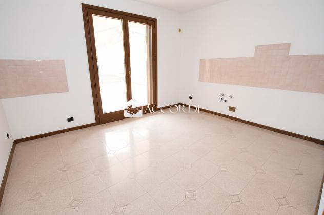 VILLA A SCHIERA di 4 vani e di 252 mq (CAERANO DI SAN MARCO) rif. CM5_1 - Foto 8
