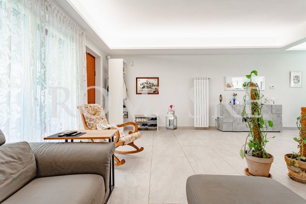 AXA CASAL PALOCCO VILLA 220 MQ FINEMENTE RISTRUTTURATA - Foto 2