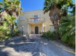 ELEGANTE VILLA IMMERSA NELLE DOLCI COLLINE