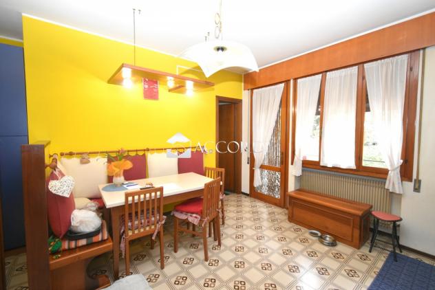 CASA INDIPENDENTE di 4 vani e di 380 mq (GODEGA DI SANT'URBANO) rif. GA8 - Foto 3