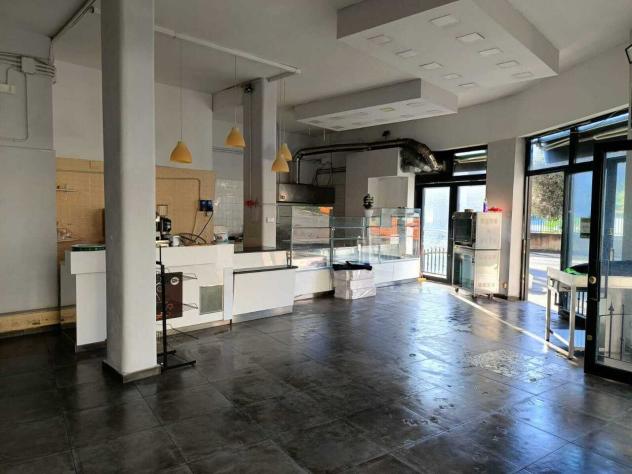 Oltre 3 vetrine in affitto a Catania - Foto 4