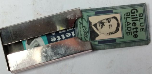 KIT RASOIO PORTATILE CON SCATOLETTA IN METALLO ANNI 60 - Foto 3