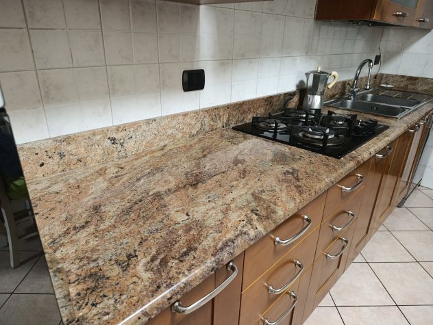 Cucina in legno con elettrodomestici - Foto 3