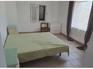 ZAGAROLO BILOCALE ARREDATO CON PICCOLO GIARDINO PRIVATO E POSTO AUTO.
