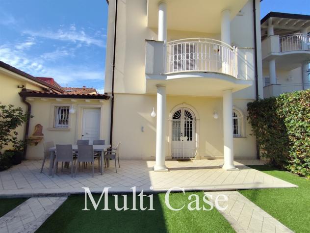 Porzione di Villa Indipendente con Giardino a 600m dal mare - Marina di Pietrasanta. - Foto 9