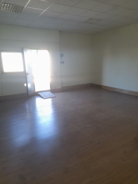 AFFITTASI LOCALE USO UFFICIO E/O DEPOSITO CON GUARDIANIA E VIGILANZA ARMATA H24 - Foto 4
