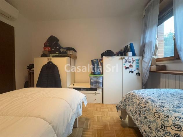 Ampio trilocale con balcone, box e doppi servizi - Foto 9