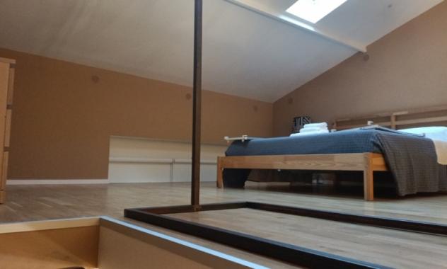 Arkè immobiliare propone in affitto per brevi periodi o giornalmente, elegante casa vacanze zona Corso Gelone