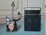 Modellino di chitarra con amplificatore
