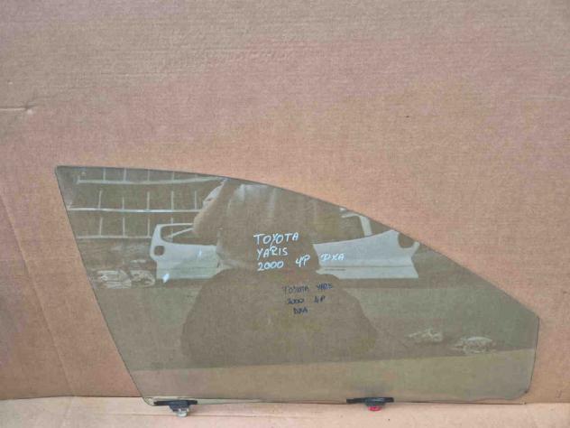 VETRO SCENDENTE ANTERIORE DESTRO TOYOTA Yaris Serie (9903)