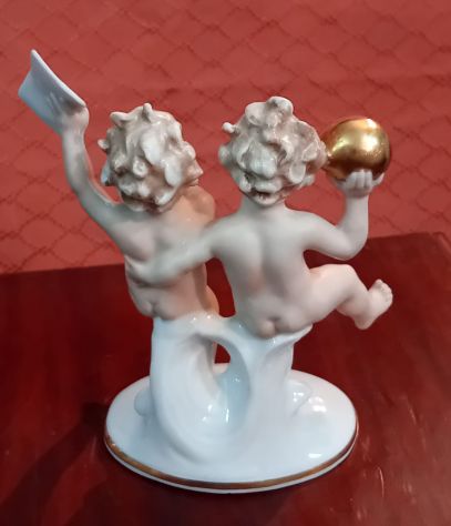 ANTICA RARA COPPIA DI PUTTI ALLEGORICI IN CERAMICA DIPINTA DORATA - Foto 2