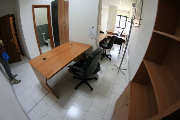 Locale ammobiliato con parcheggi euro 299 mese - Foto 9