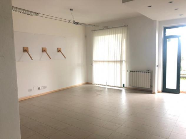 2 Vetrine in vendita a Massa