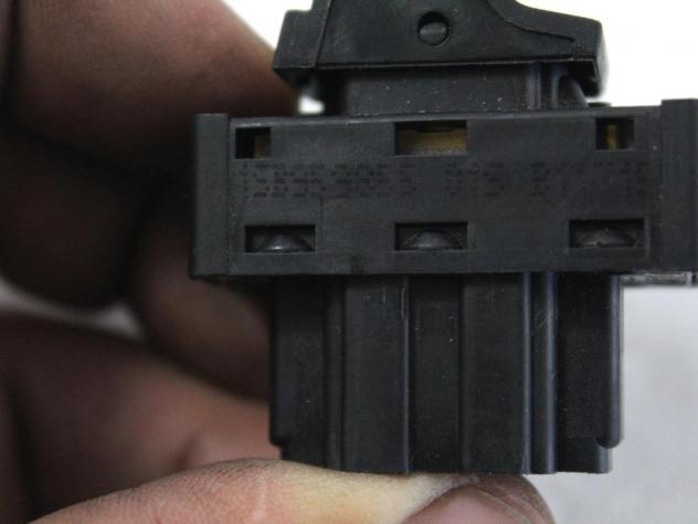 1SB959855 COMANDO INTERRUTTORE ALZA-VETRO ALZA-CRISTALLO PORTA ANTERIORE DESTRA VOLKSWAGEN UP 1.0 B 44KW AUT 5P (2015) RICAMBIO USATO - Foto 5