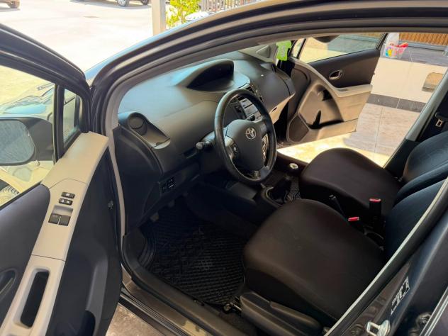 Toyota Yaris 1.0 5 porte Sol - Foto 10