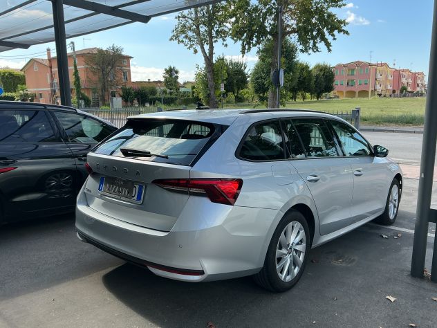 SKODA OCTAVIA 2.0 TDI 150 CV DSG WAGON SELECTION - 22.000 km - Foto 5