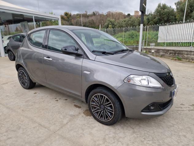 Lancia Ypsilon 1.0 FireFly 70cv S&S Hybrid SILVER - Foto 3
