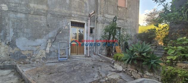 VALDERICE – C/da Blandano – Soluzione indipendente su 2 elevaz. di 170mq ca. + 650mq ca. terreno. Interamente da ristrutturare. Euro 25 mila CL GI