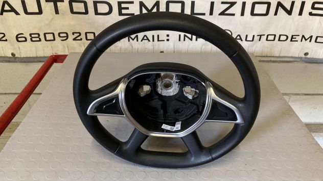 Volante Dacia Sandero 2^serie del 2018 (484001085R)