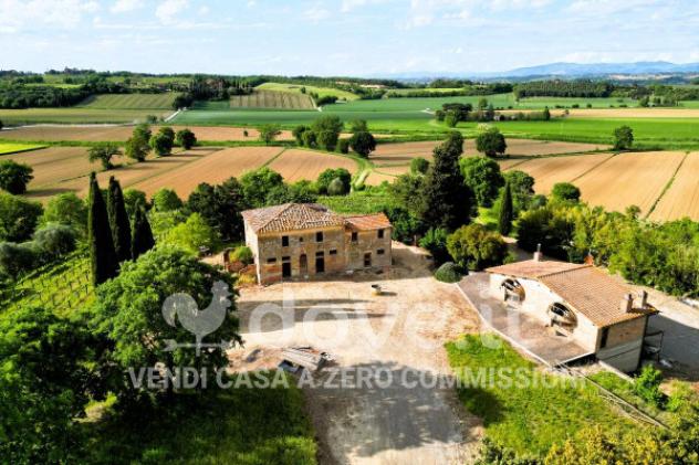 Rustico / Casale di 300 m² con più di 5 locali e box auto in vendita a Montepulciano - Foto 15